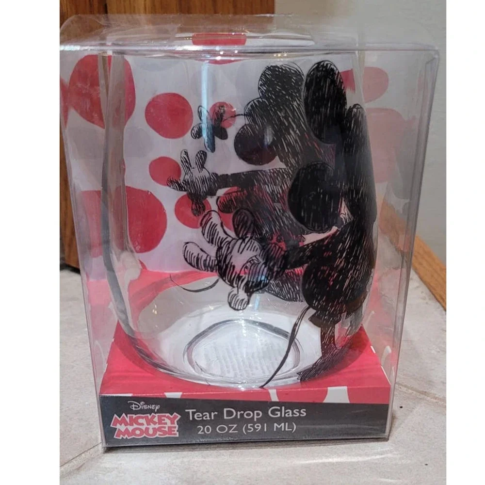 4 Mickey and Minnie Disney Wine Glasses  2 New in Box